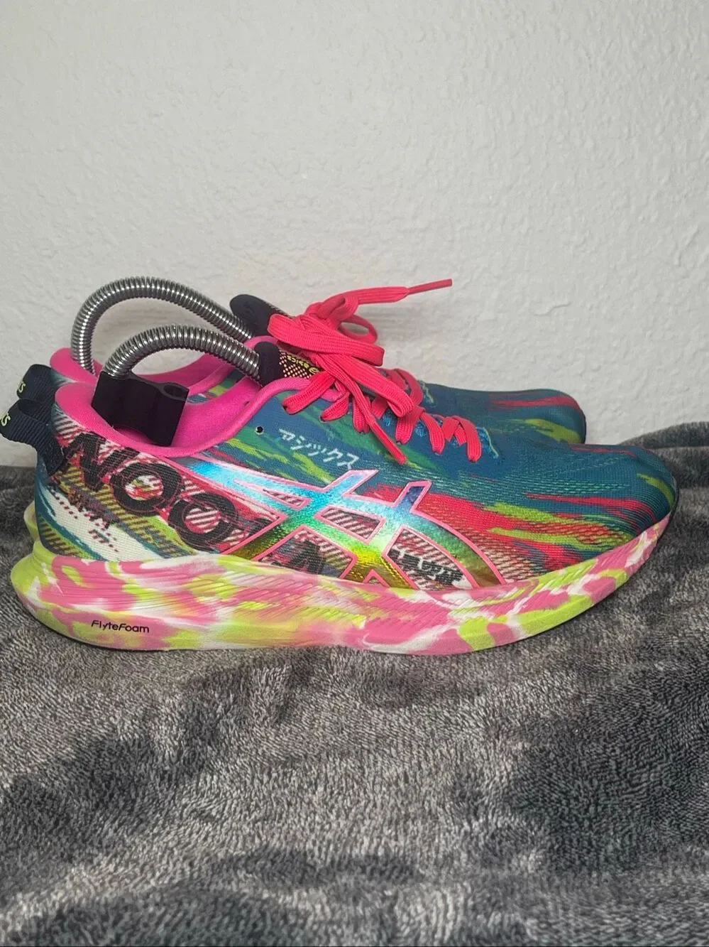 ASICS Women’s Noosa Tri 13 Running Shoes (Size 8 US / 39.5 EUR)